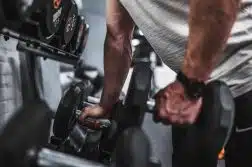 Comprendre l'efficacité des contractions isométriques pour renforcer votre musculature